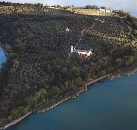 Isola Polvese Resort Castiglione del Lago Buitenkant foto