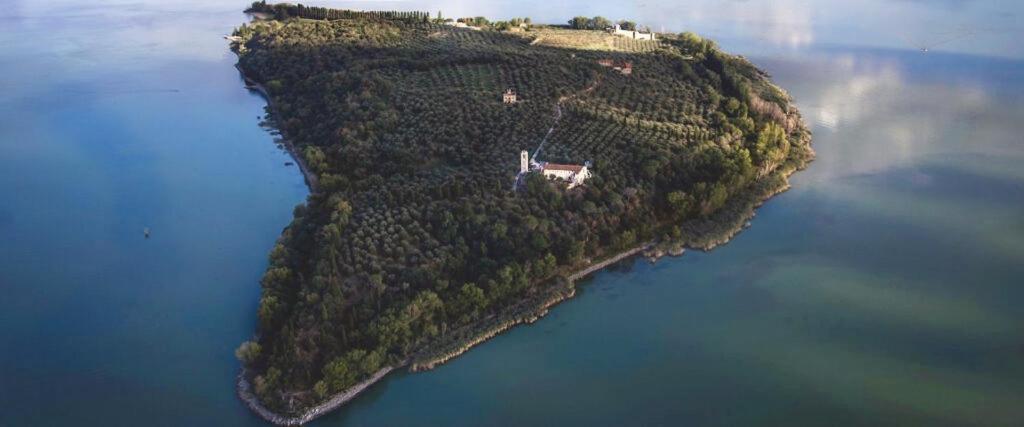 Isola Polvese Resort Castiglione del Lago Buitenkant foto