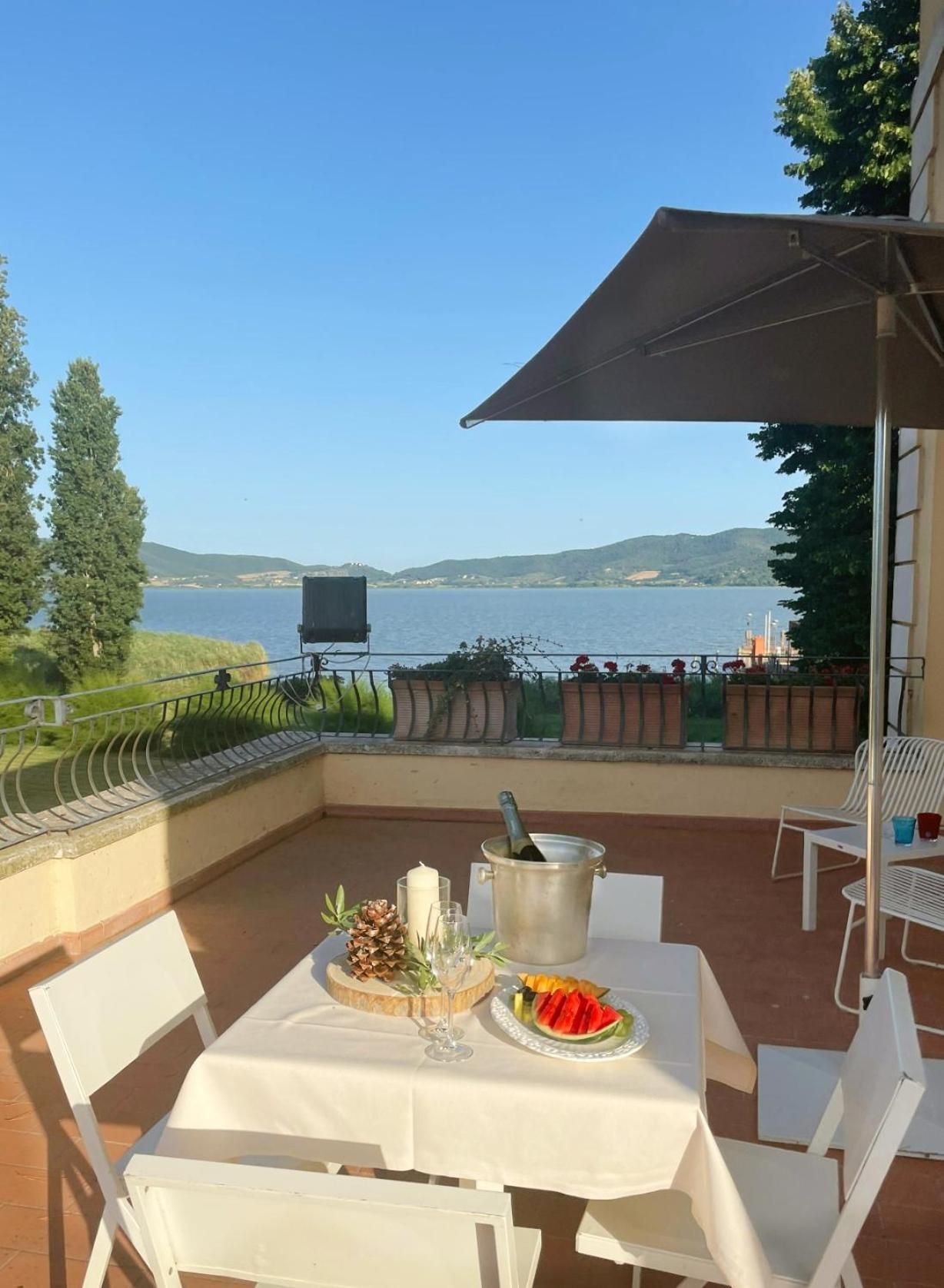 Isola Polvese Resort Castiglione del Lago Buitenkant foto